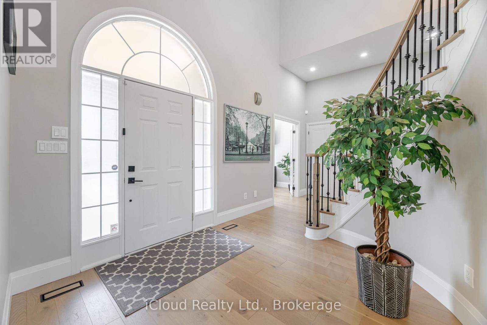 4 Deer View Ridge, Puslinch, ON - Indoor Photo Showing Other Room
