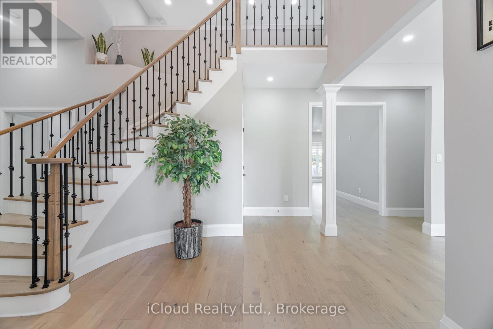 4 Deer View Ridge, Puslinch, ON - Indoor Photo Showing Other Room