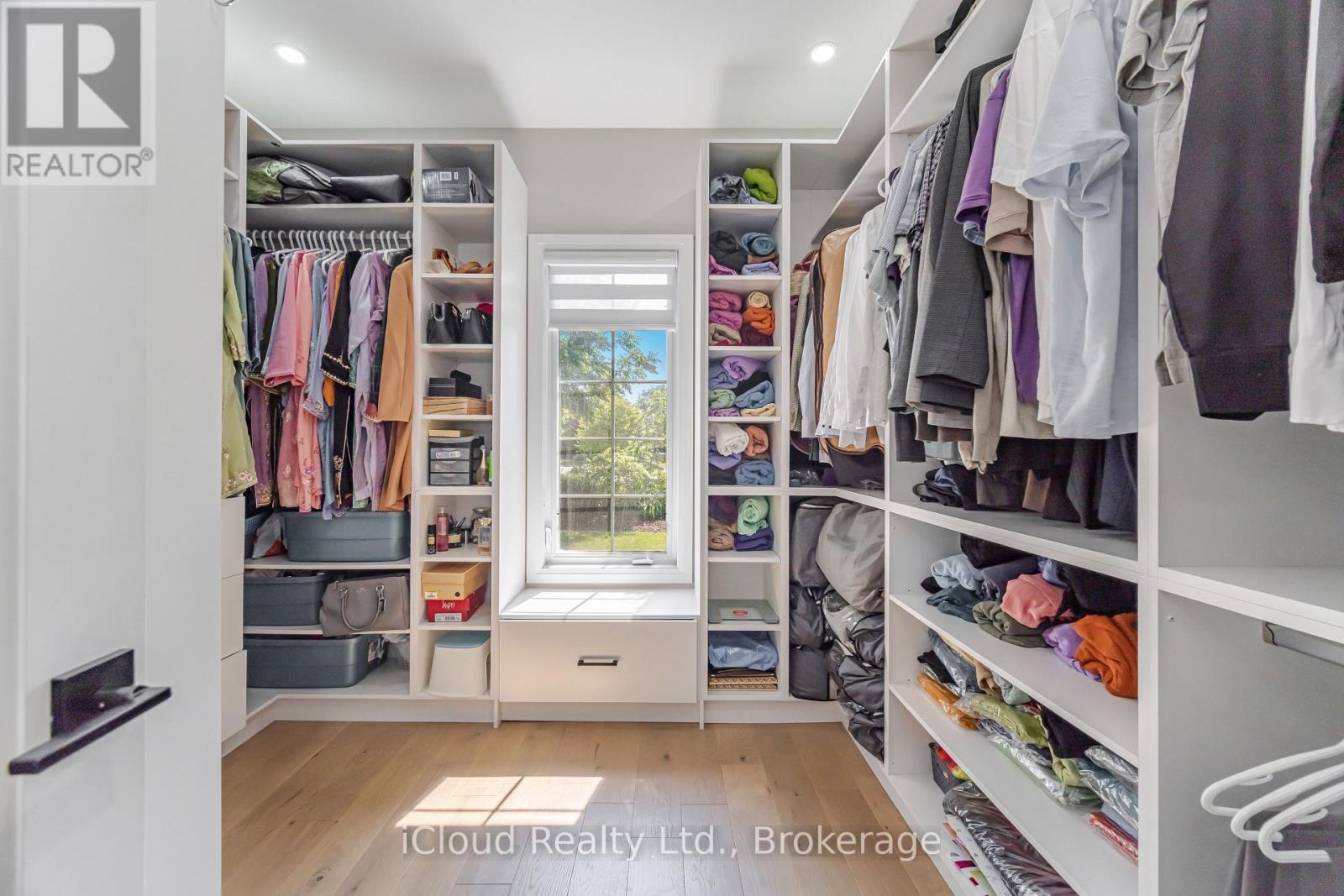 4 Deer View Ridge, Puslinch, ON - Indoor With Storage