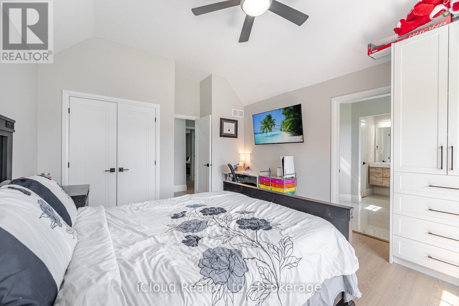 4 Deer View Ridge, Puslinch, ON - Indoor Photo Showing Bedroom