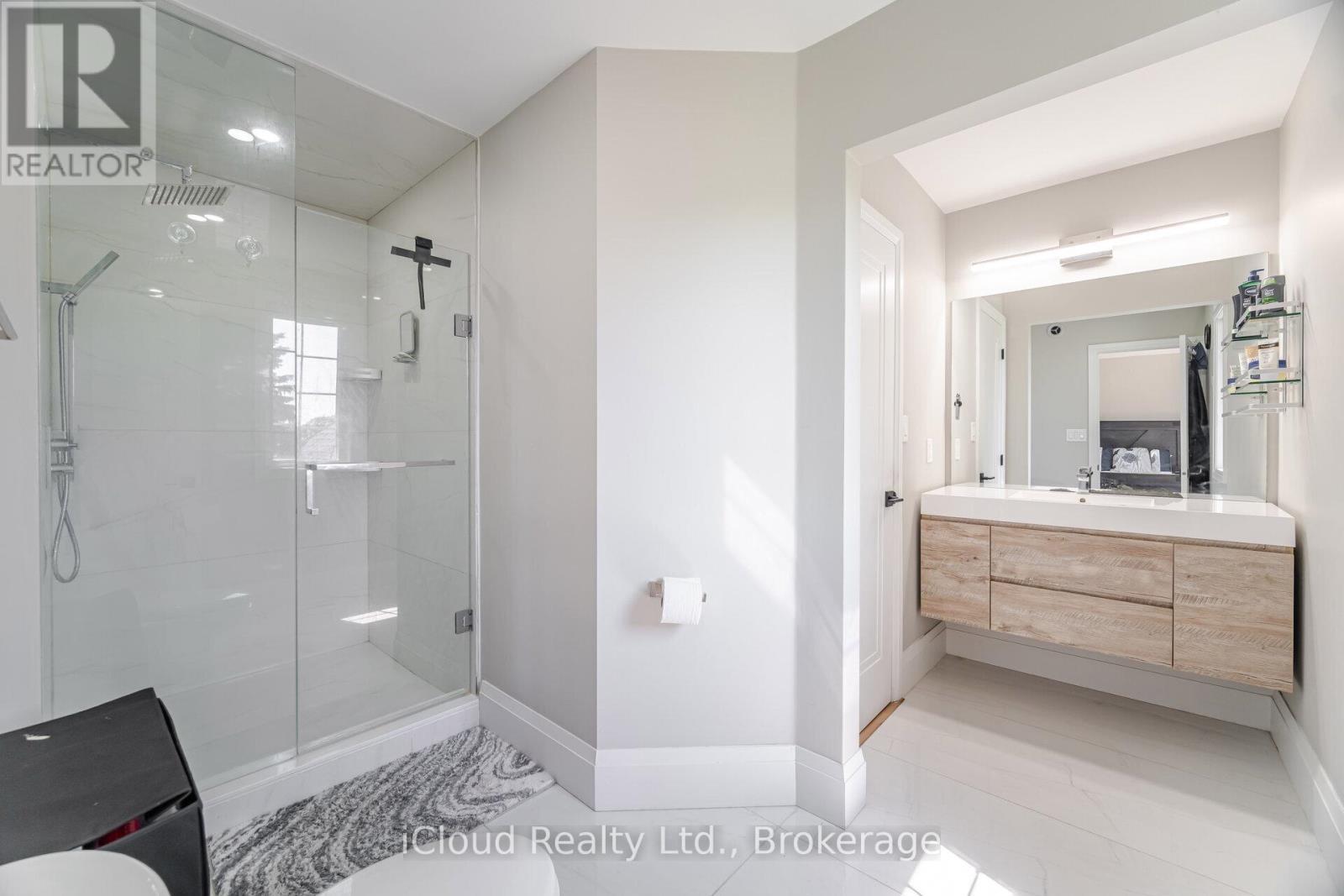 4 Deer View Ridge, Puslinch, ON - Indoor Photo Showing Bathroom