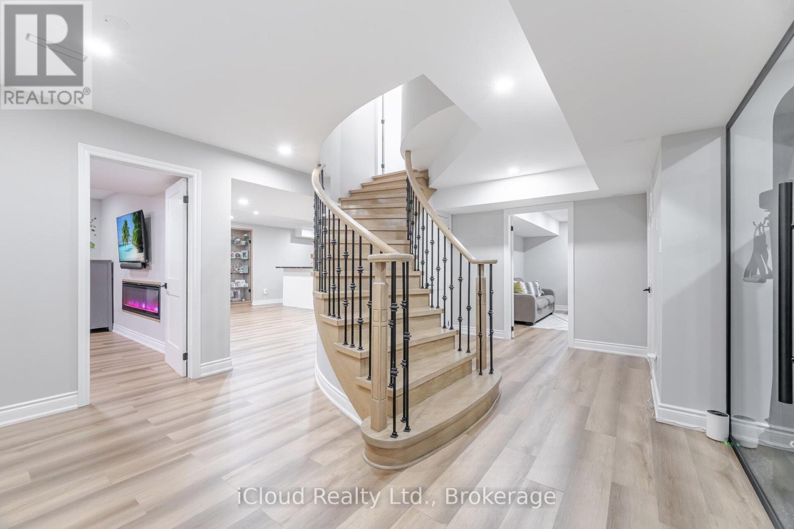 4 Deer View Ridge, Puslinch, ON - Indoor Photo Showing Other Room