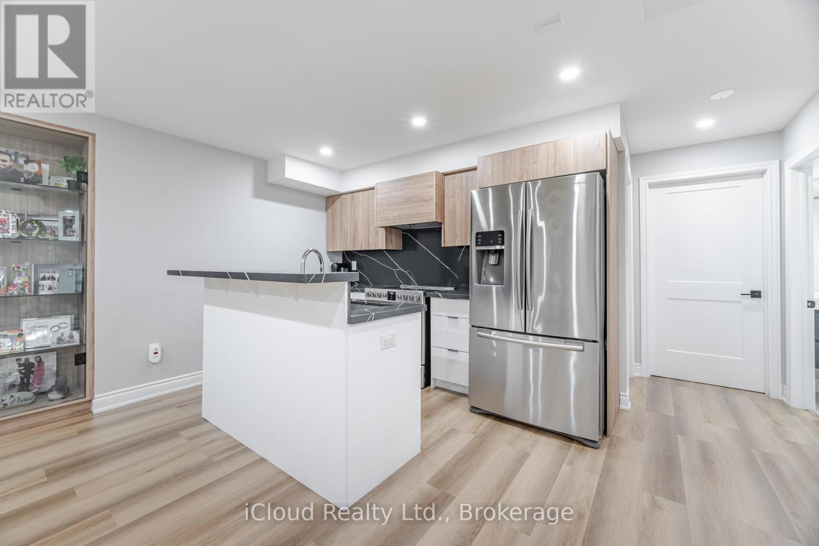 4 Deer View Ridge, Puslinch, ON - Indoor Photo Showing Kitchen