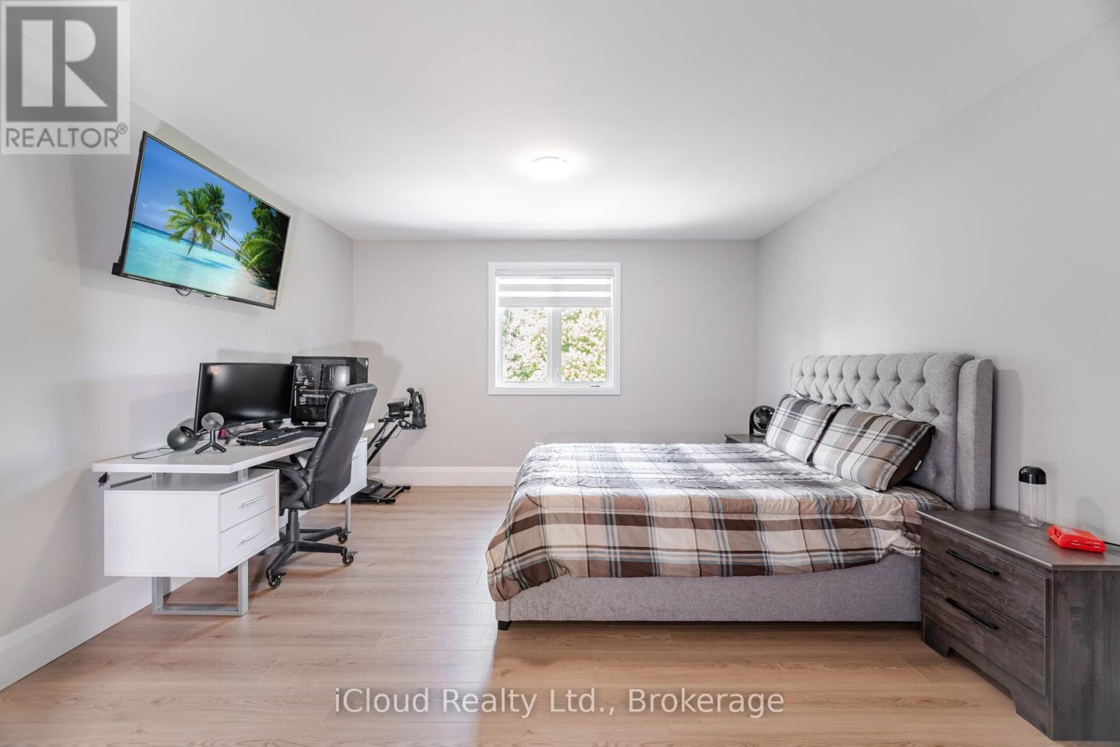 4 Deer View Ridge, Puslinch, ON - Indoor Photo Showing Bedroom