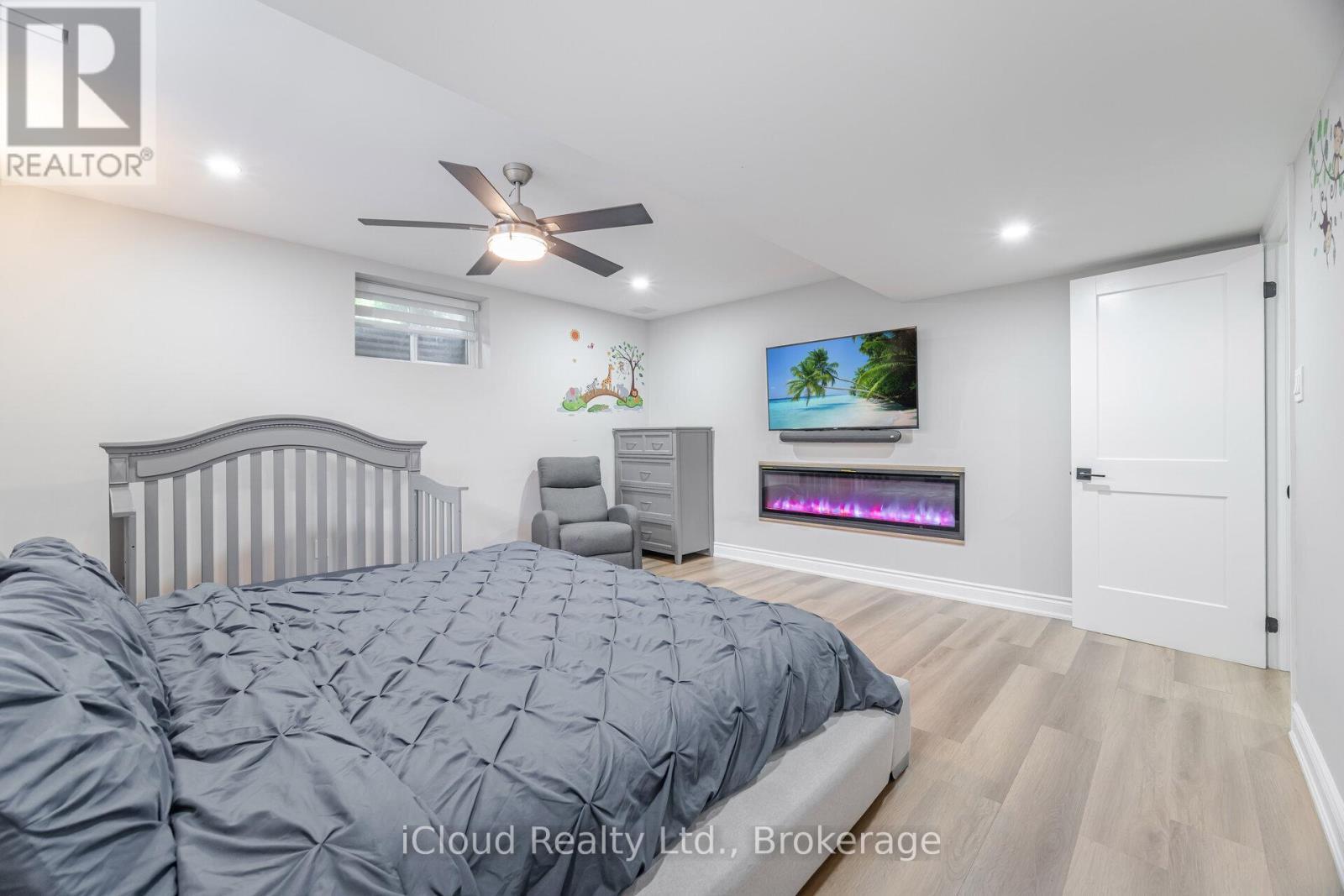 4 Deer View Ridge, Puslinch, ON - Indoor Photo Showing Bedroom