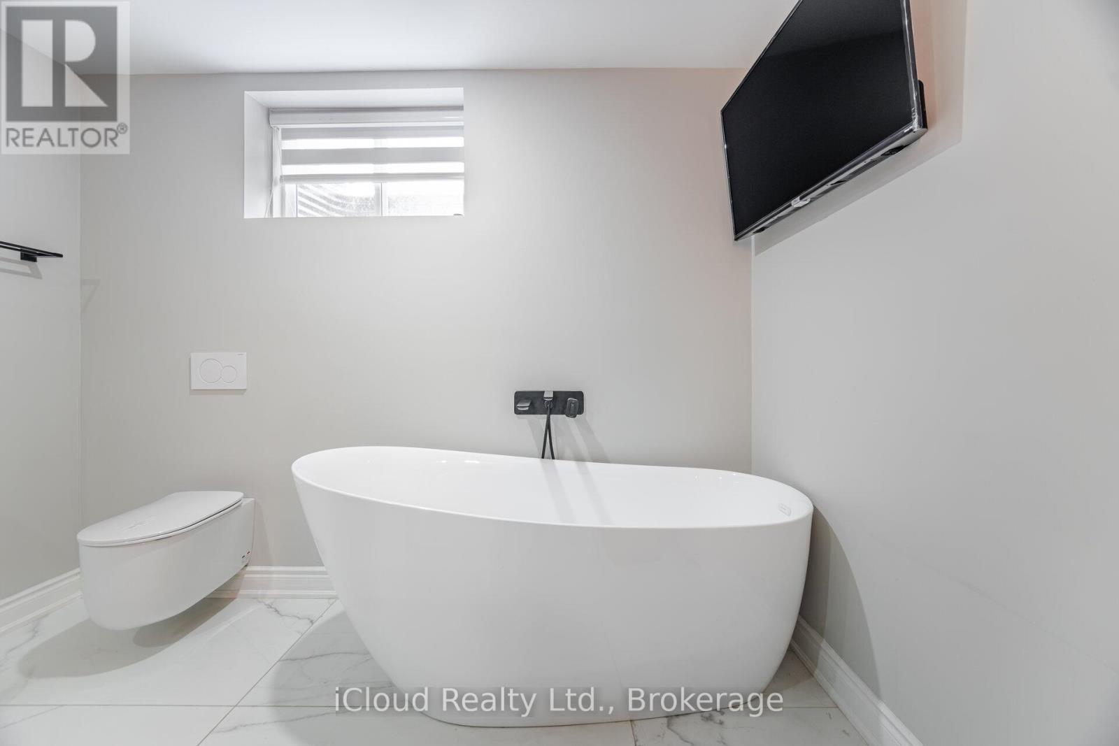 4 Deer View Ridge, Puslinch, ON - Indoor Photo Showing Bathroom
