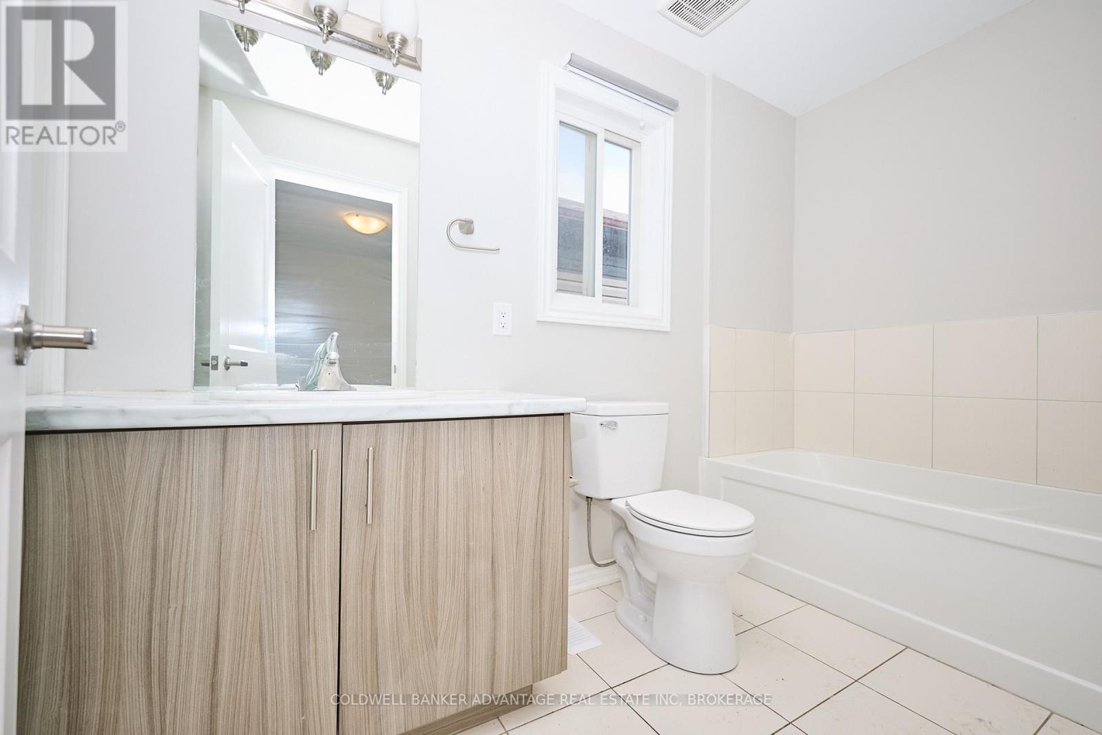 324 Louise Street, Welland (Lincoln/Crowland), ON - Indoor Photo Showing Bathroom