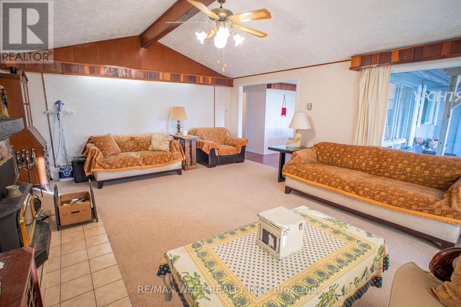 1392 Island View Drive, Selwyn, ON - Indoor Photo Showing Bedroom