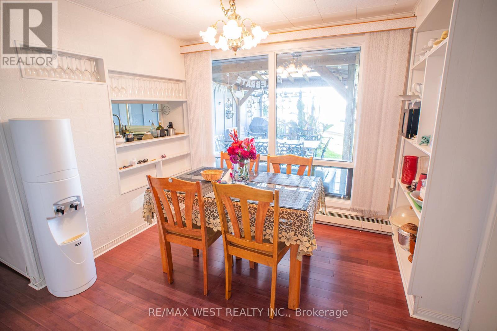 1392 Island View Drive, Selwyn, ON - Indoor Photo Showing Dining Room