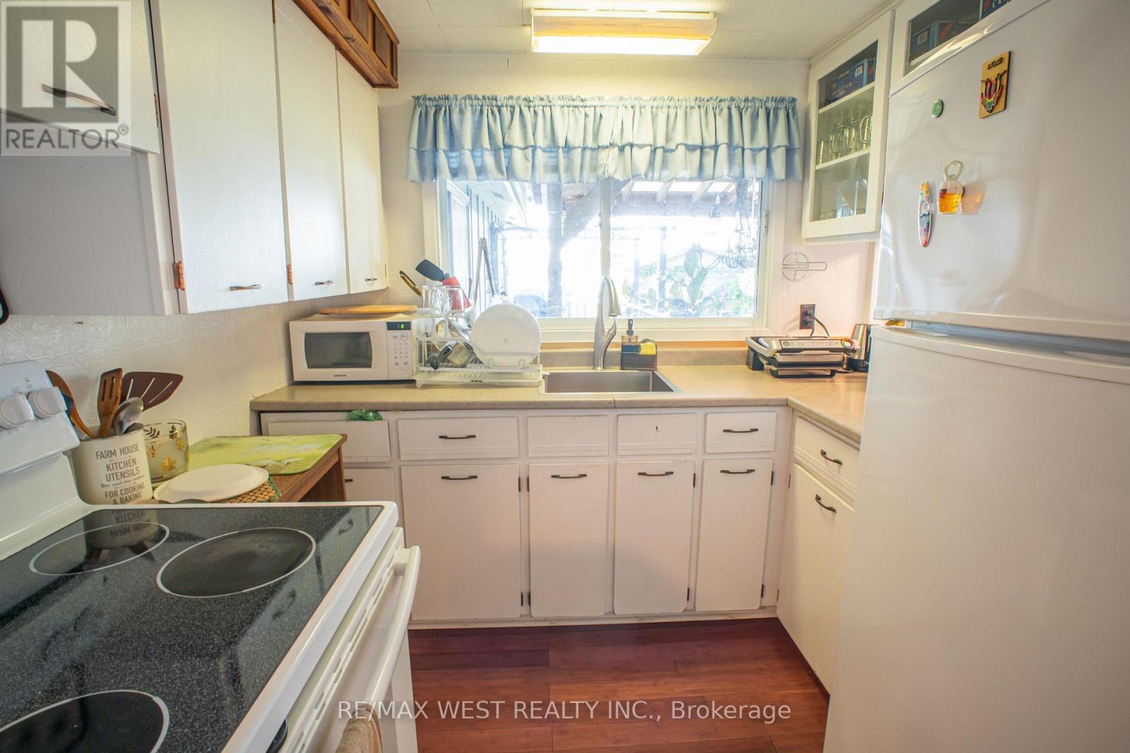 1392 Island View Drive, Selwyn, ON - Indoor