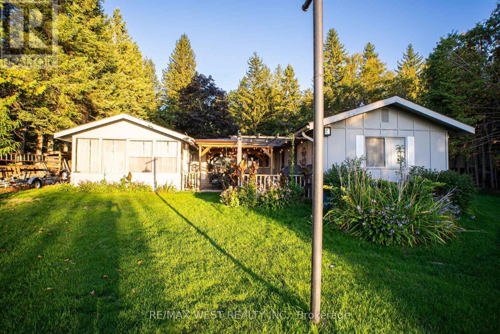 1392 Island View Drive, Selwyn, ON - Outdoor