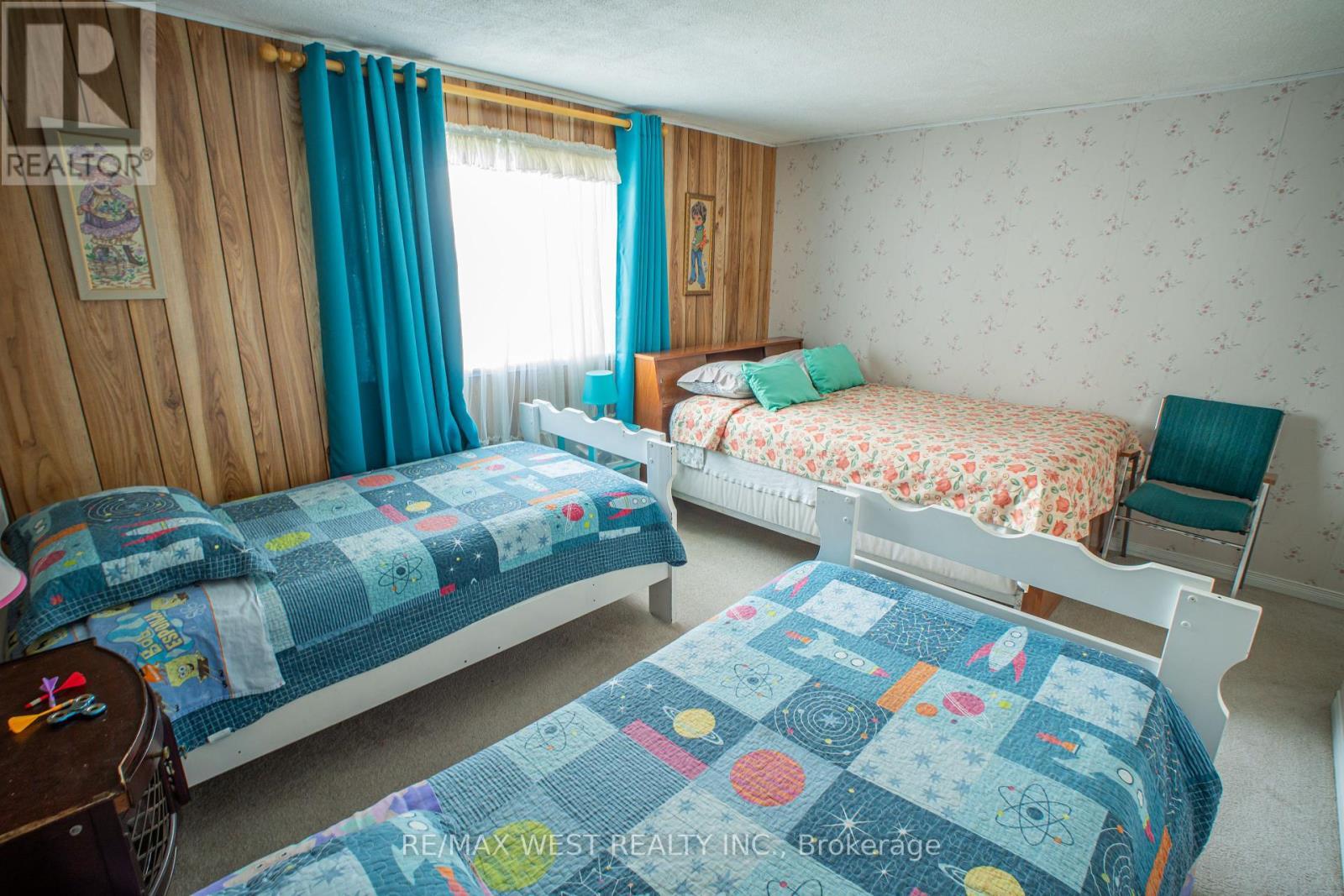 1392 Island View Drive, Selwyn, ON - Indoor Photo Showing Bedroom