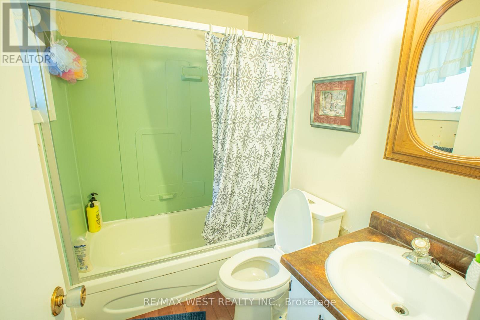 1392 Island View Drive, Selwyn, ON - Indoor Photo Showing Bathroom