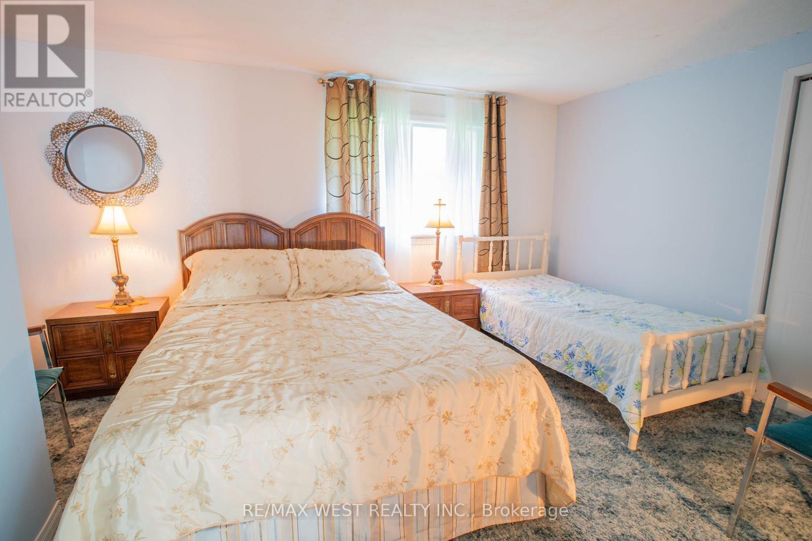 1392 Island View Drive, Selwyn, ON - Indoor Photo Showing Bedroom