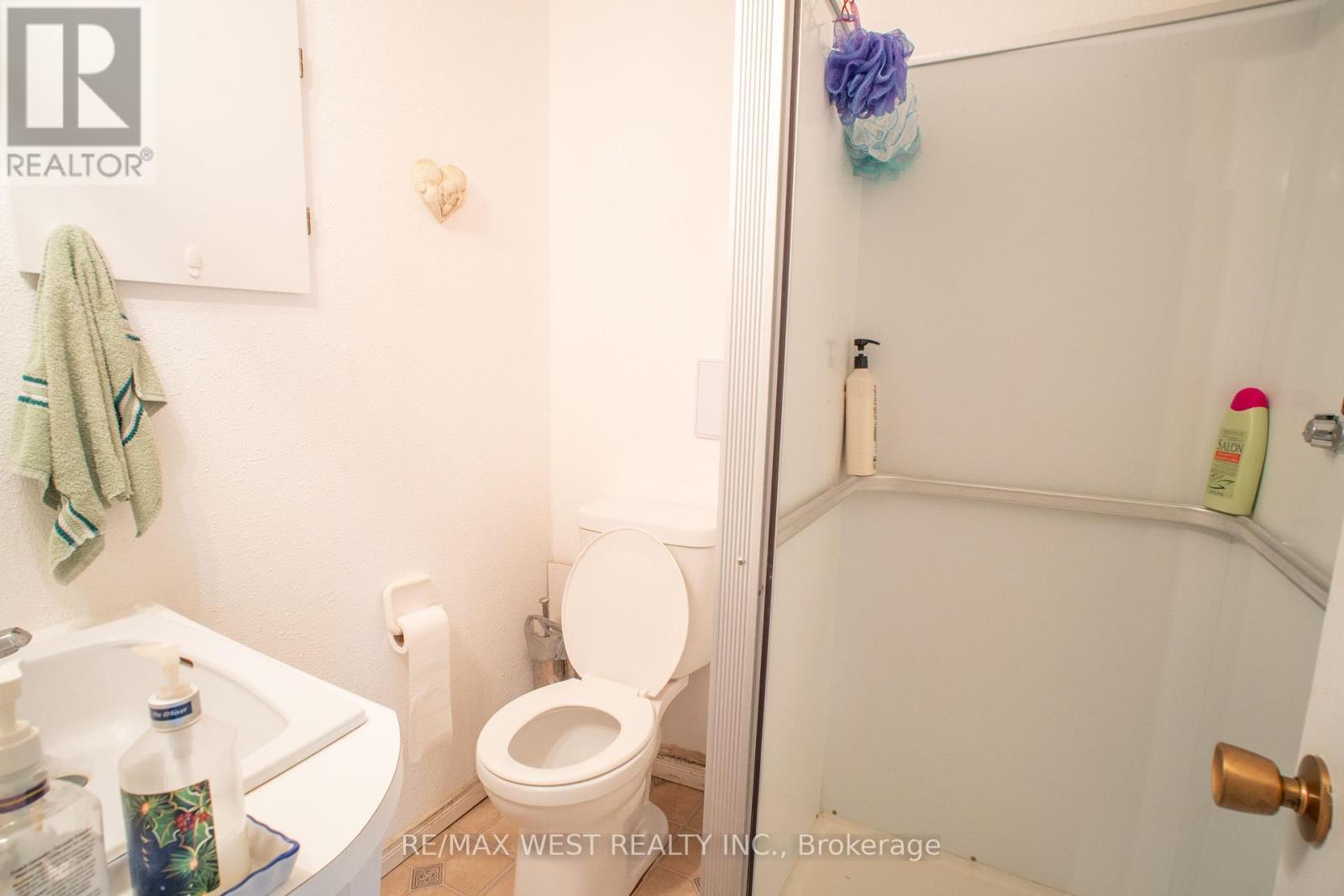 1392 Island View Drive, Selwyn, ON - Indoor Photo Showing Bathroom
