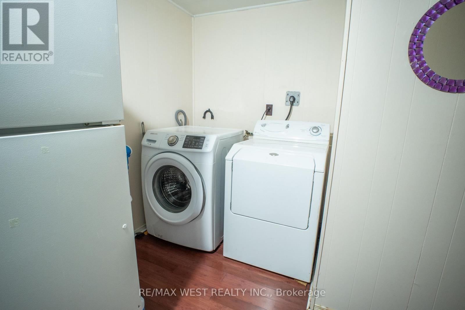 1392 Island View Drive, Selwyn, ON - Indoor Photo Showing Laundry Room