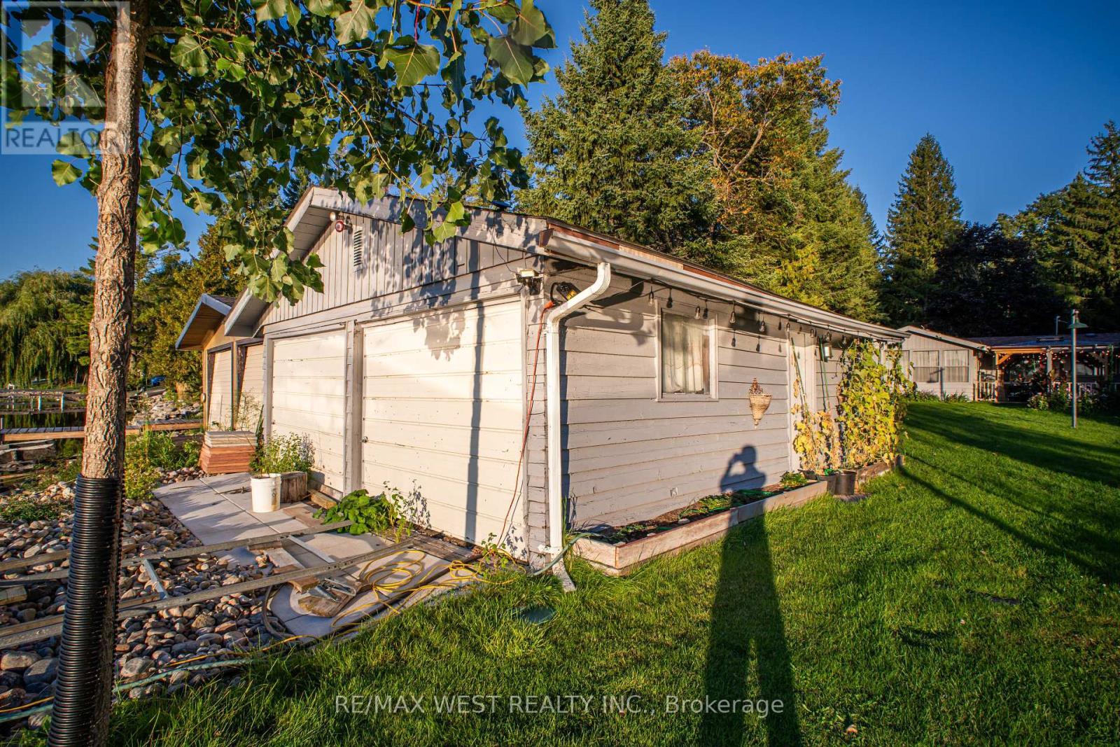 1392 Island View Drive, Selwyn, ON - Outdoor