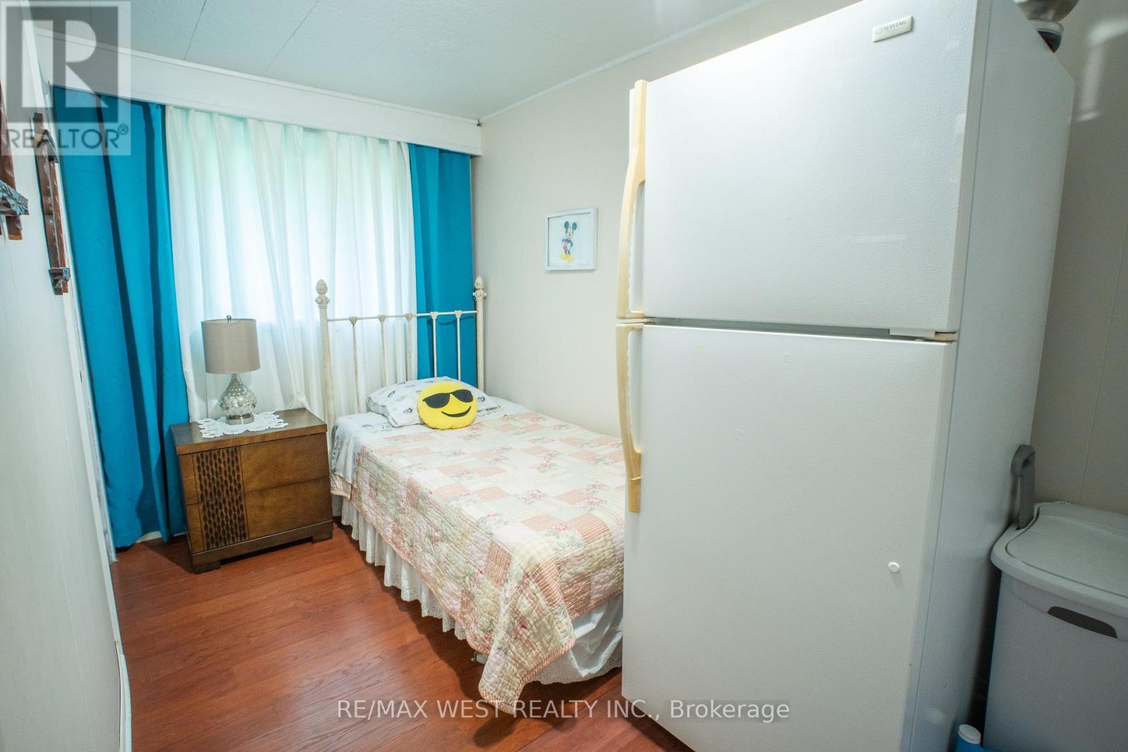 1392 Island View Drive, Selwyn, ON - Indoor Photo Showing Bedroom