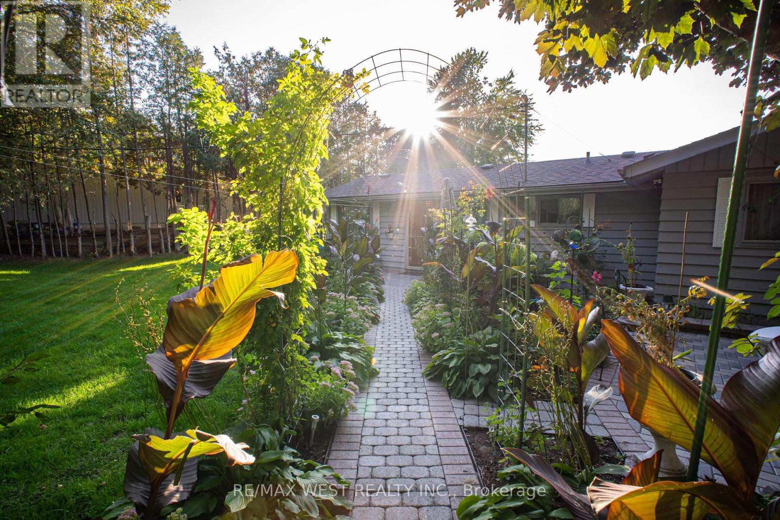 1392 Island View Drive, Selwyn, ON - Outdoor