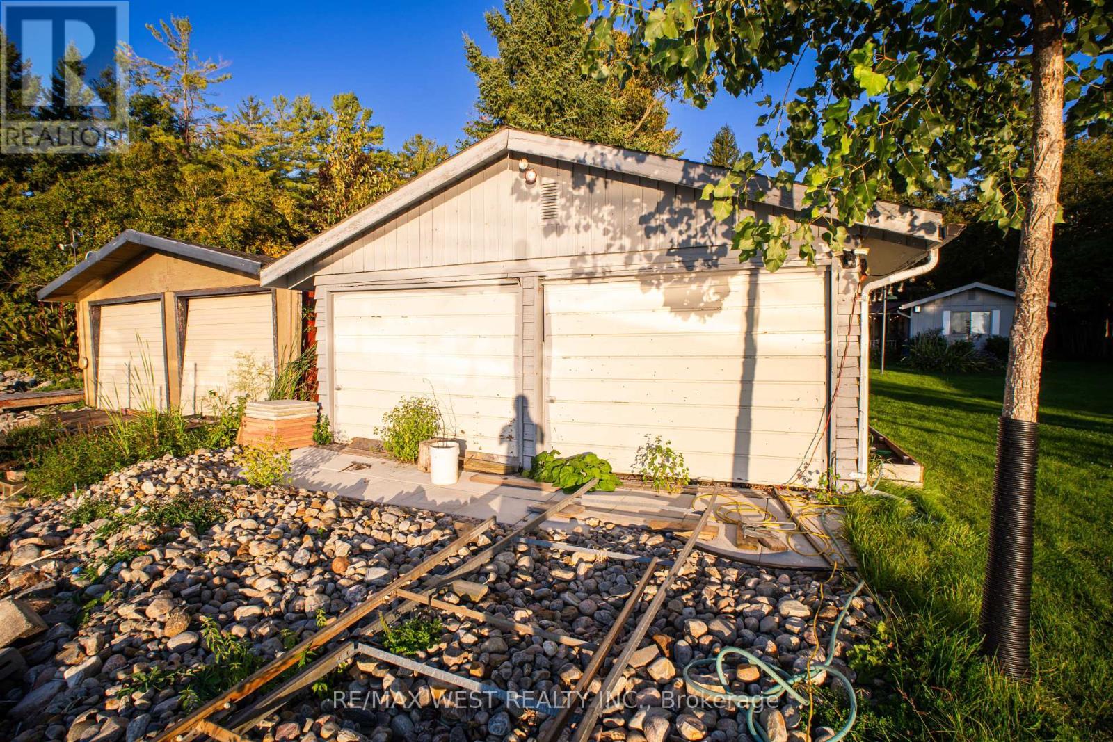 1392 Island View Drive, Selwyn, ON - Outdoor