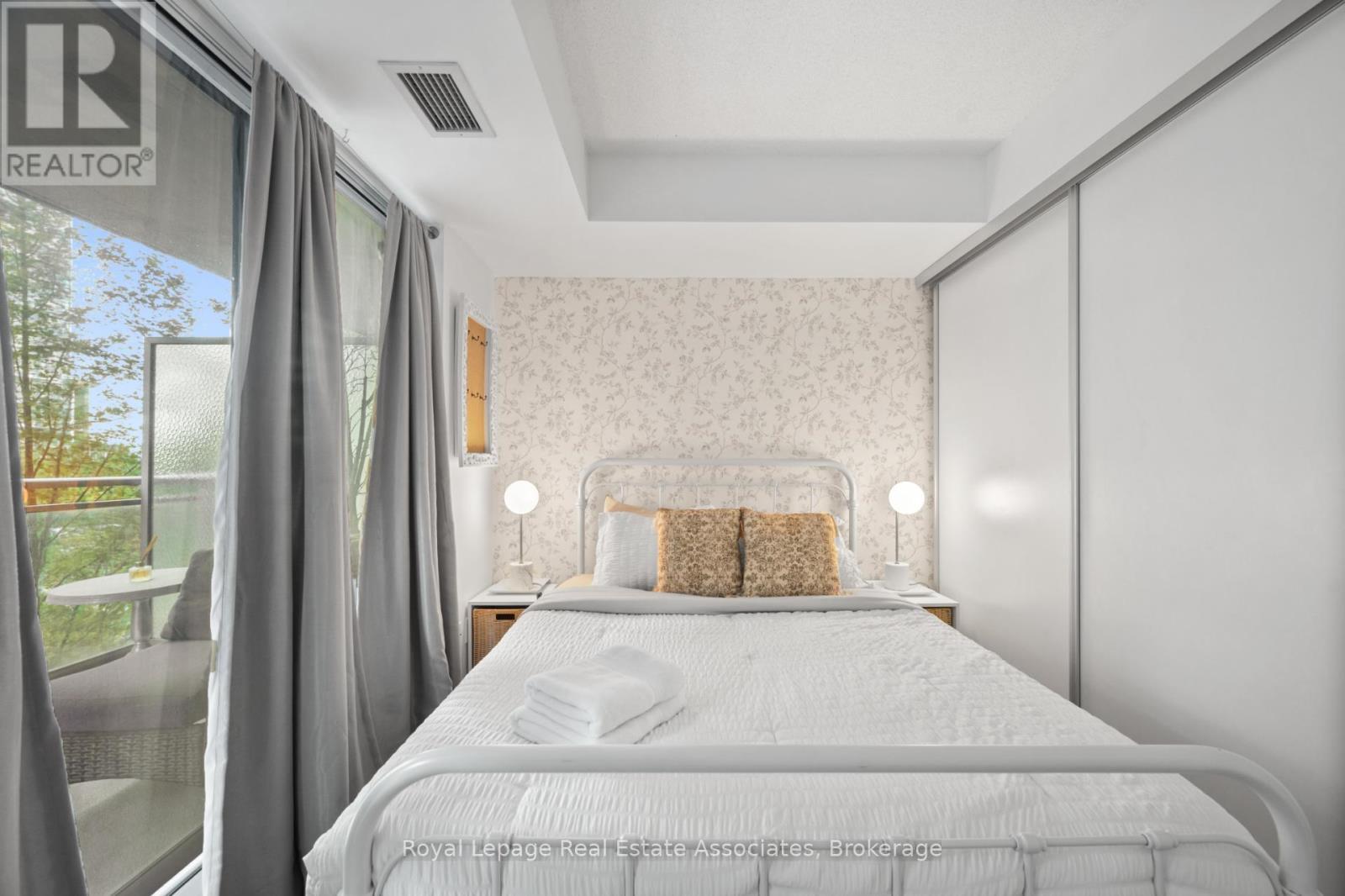 222 - 80 Western Battery Road, Toronto, ON - Indoor Photo Showing Bedroom