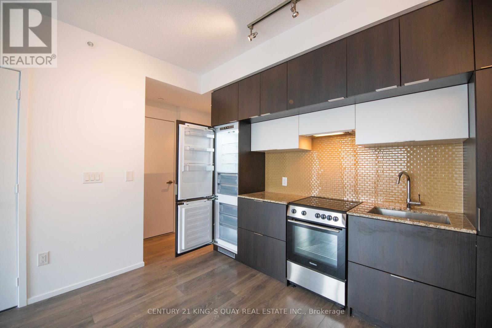 3007 - 159 Dundas Street E, Toronto, ON - Indoor Photo Showing Kitchen
