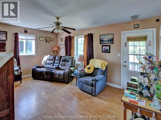 30089 West Bothwell Road, Bothwell, ON - Indoor Photo Showing Living Room