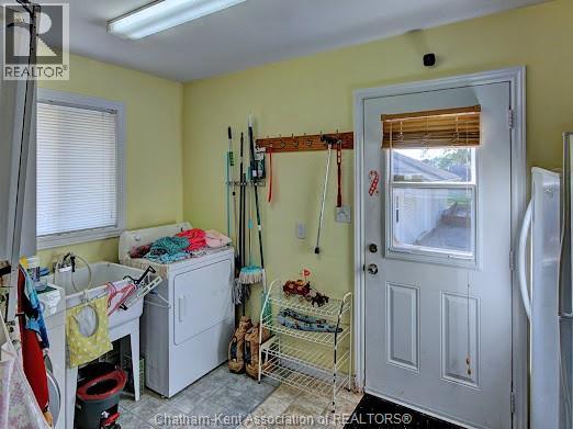 30089 West Bothwell Road, Bothwell, ON - Indoor Photo Showing Laundry Room