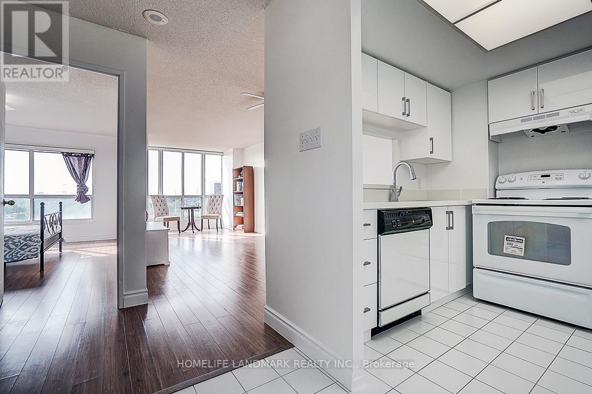 915 - 2550 Lawrence Avenue E, Toronto, ON - Indoor Photo Showing Kitchen