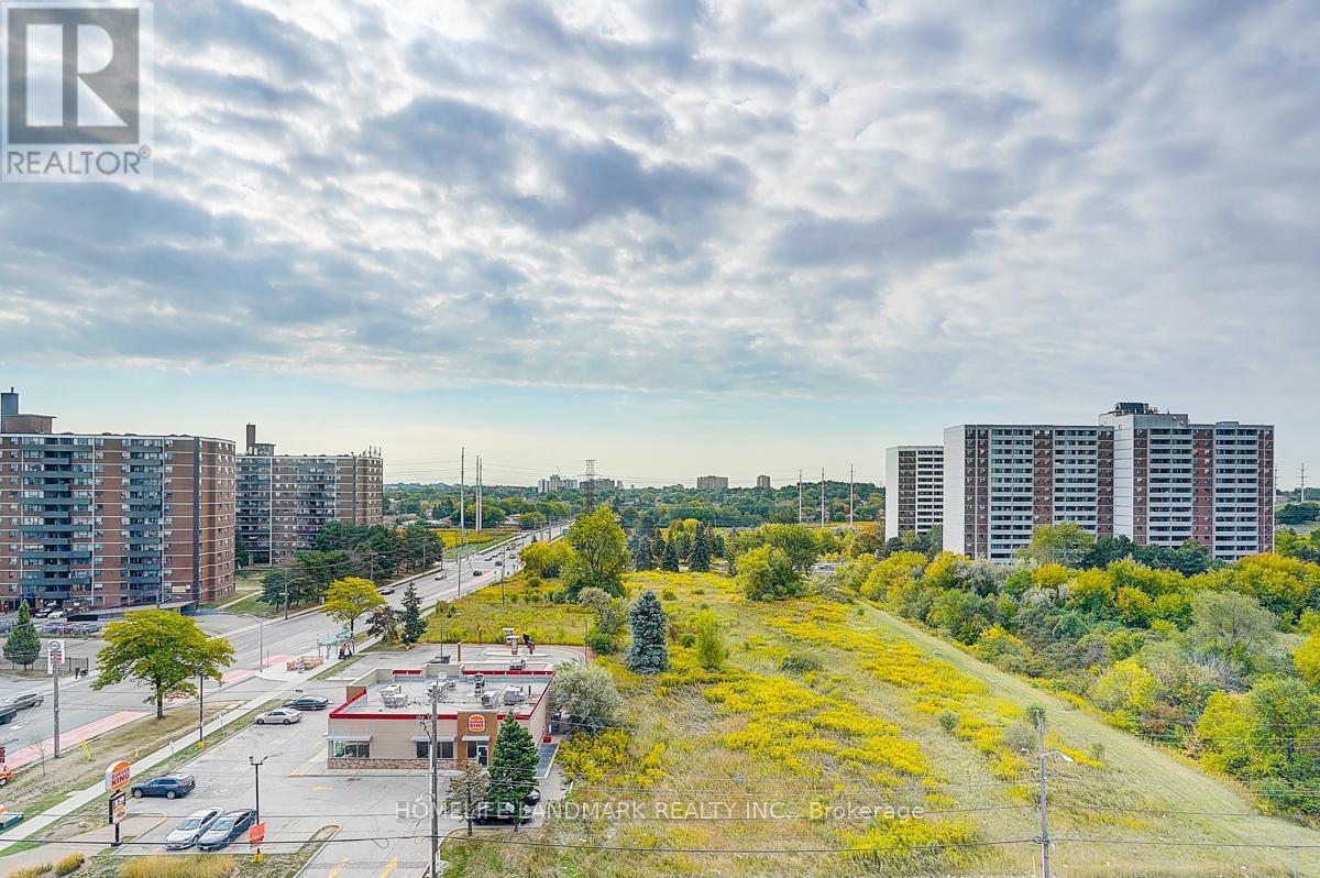 915 - 2550 Lawrence Avenue E, Toronto, ON - Outdoor With View