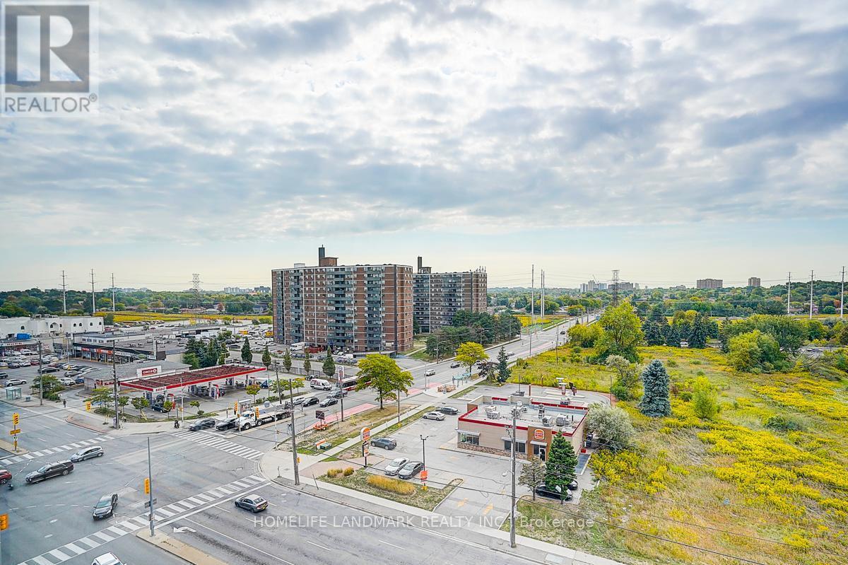 915 - 2550 Lawrence Avenue E, Toronto, ON - Outdoor With View