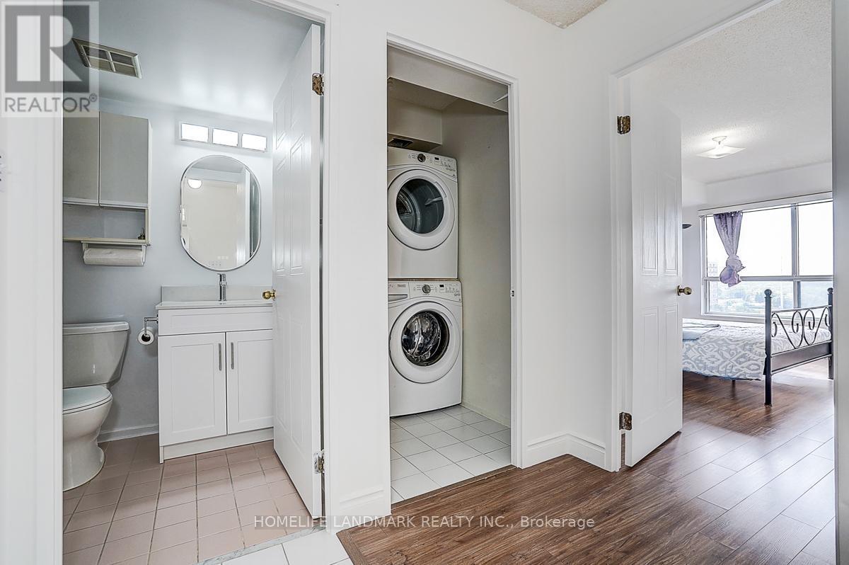 915 - 2550 Lawrence Avenue E, Toronto, ON - Indoor Photo Showing Laundry Room