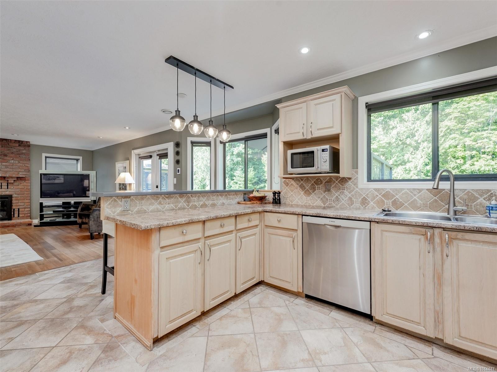 764 Westbury Rd, Saanich, BC