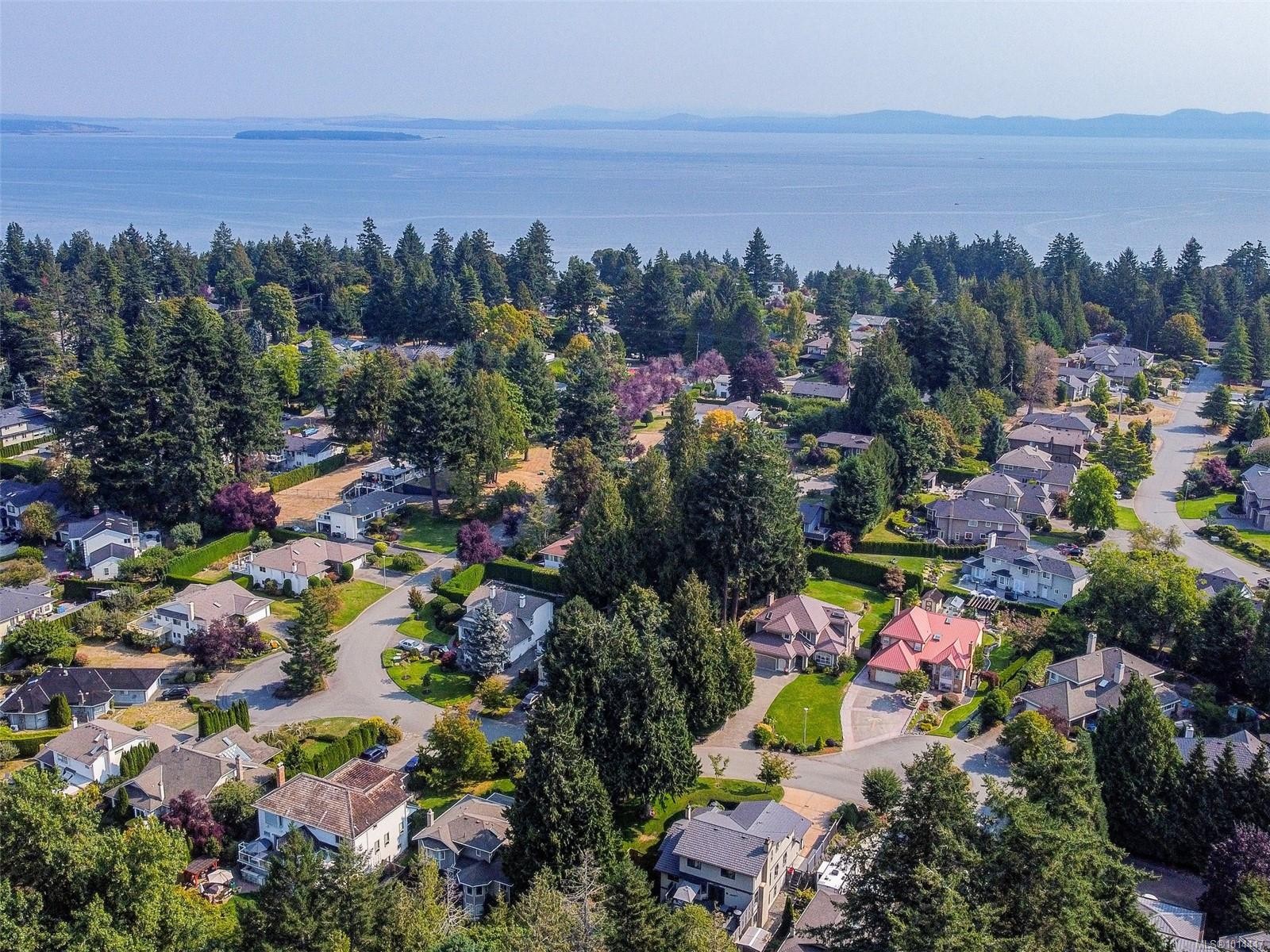 764 Westbury Rd, Saanich, BC