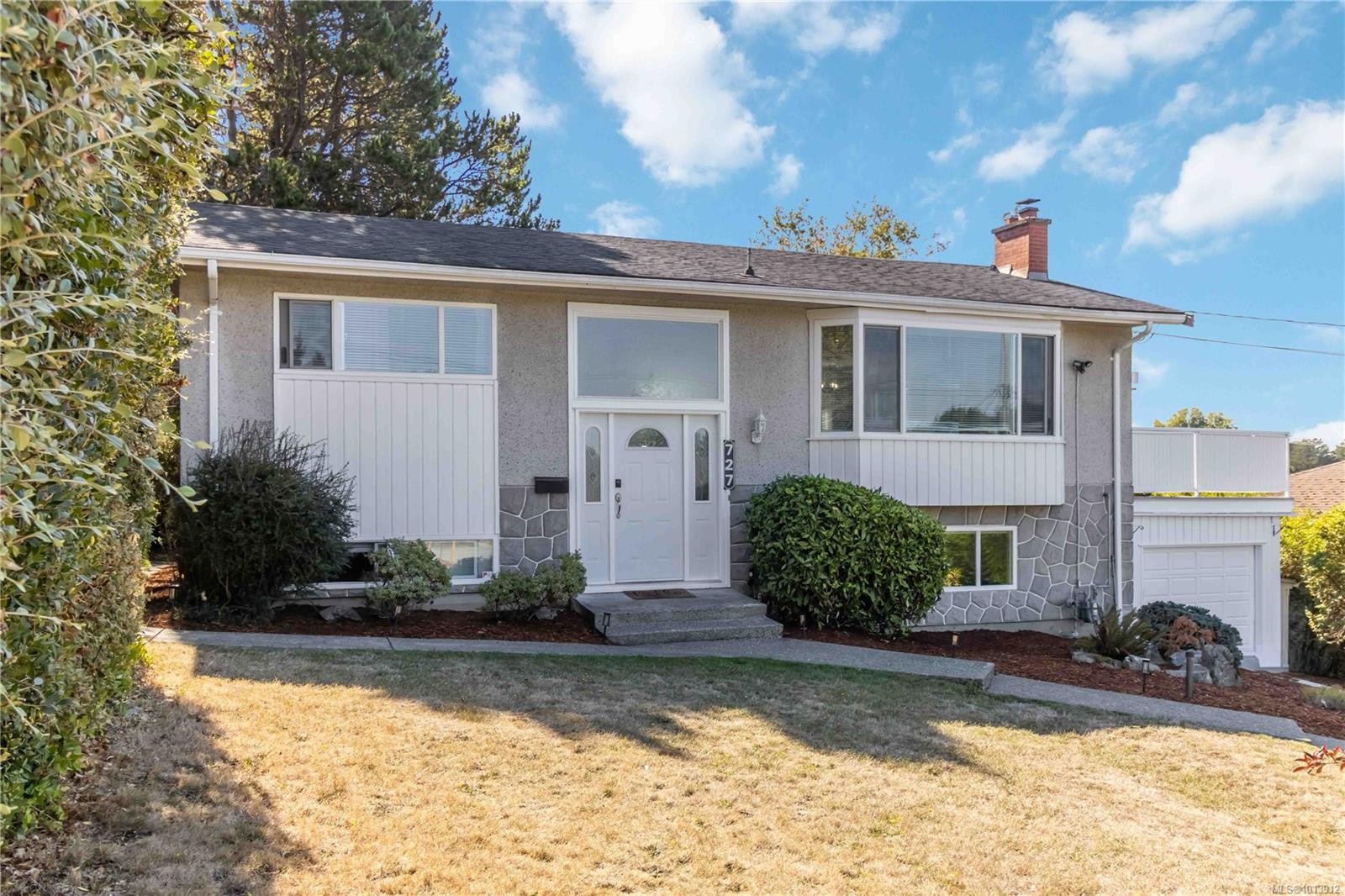 727 Chesterlea Rd, Saanich, BC