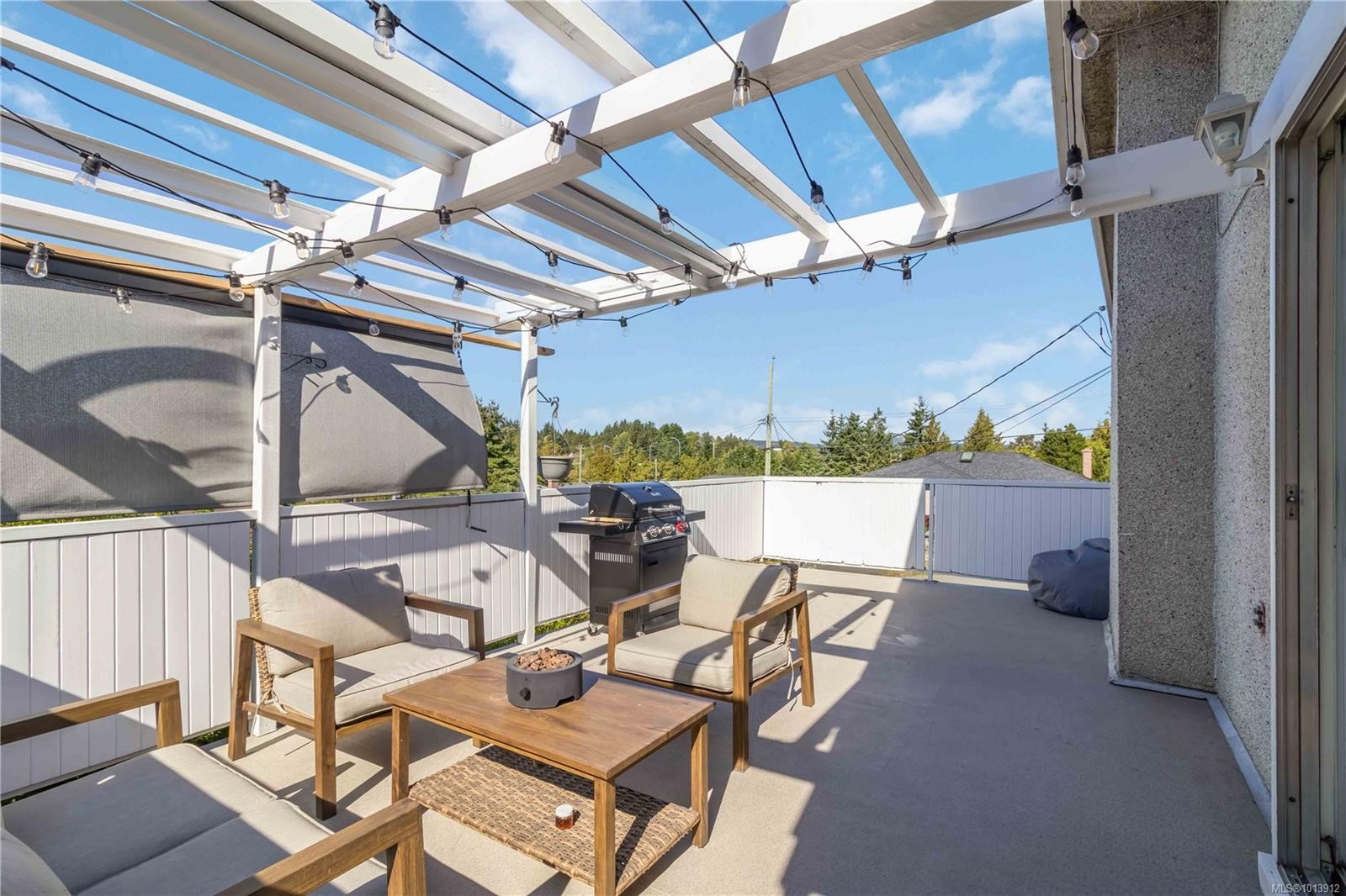 727 Chesterlea Rd, Saanich, BC