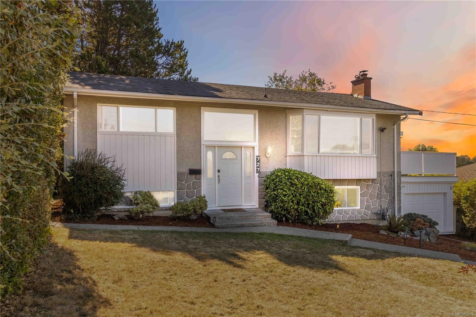 727 Chesterlea Rd, Saanich, BC