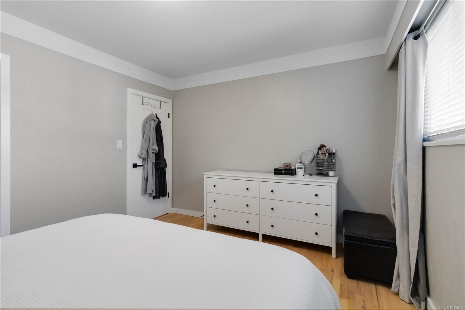 727 Chesterlea Rd, Saanich, BC