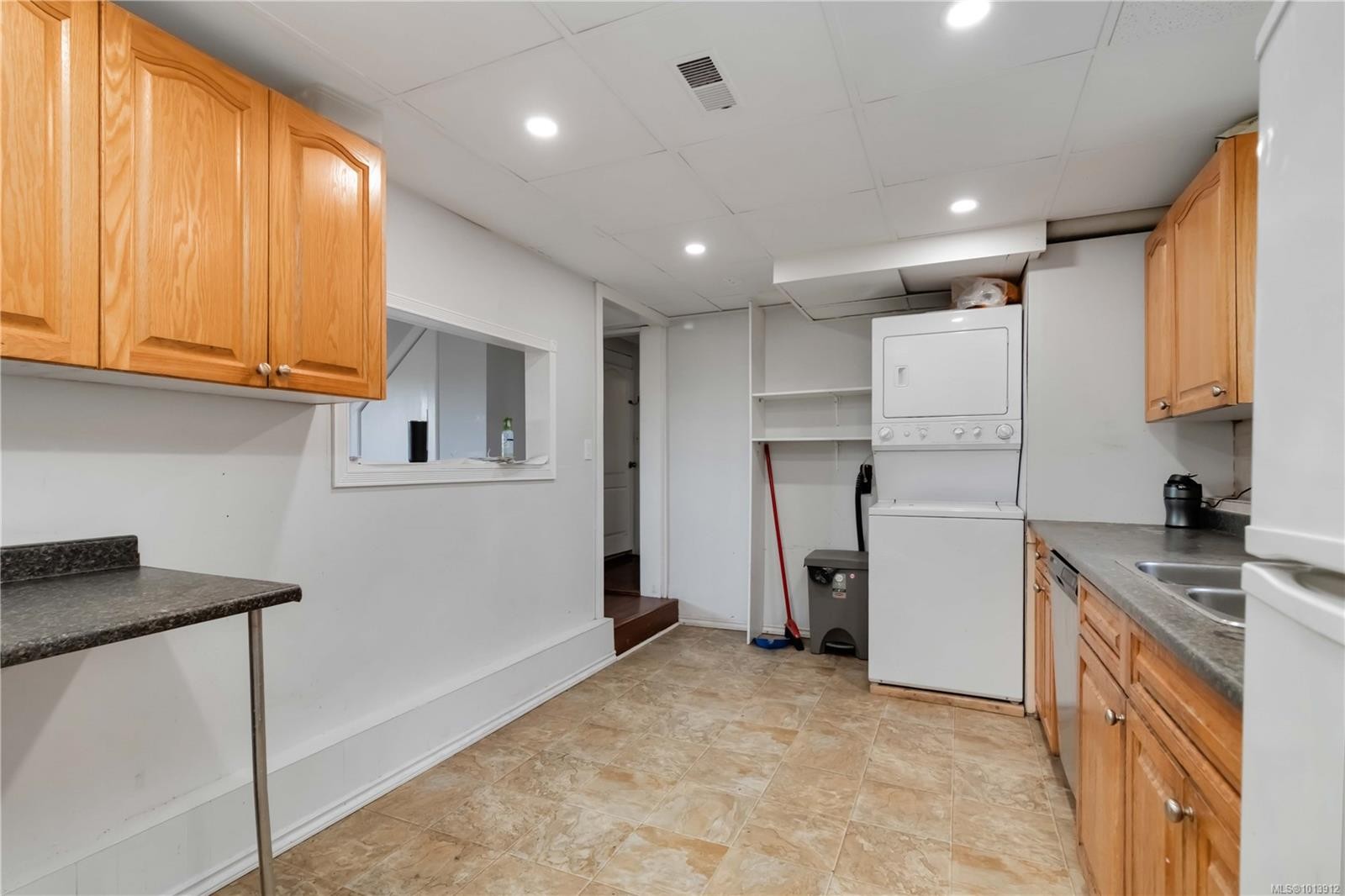 727 Chesterlea Rd, Saanich, BC