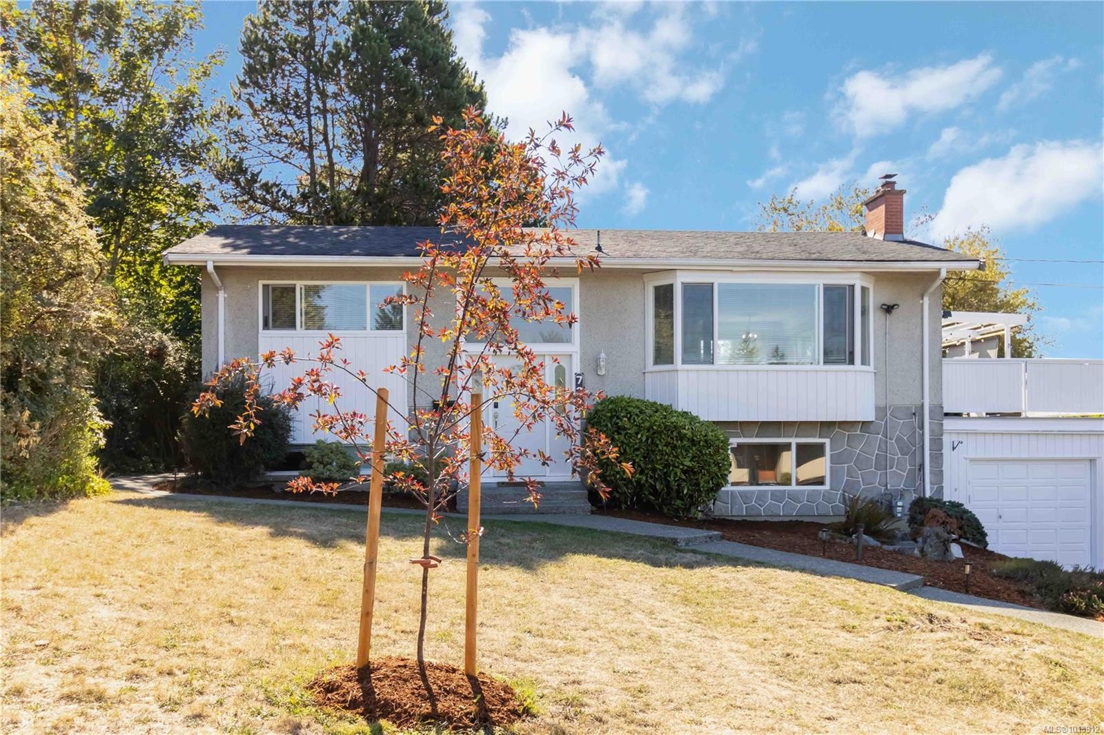 727 Chesterlea Rd, Saanich, BC
