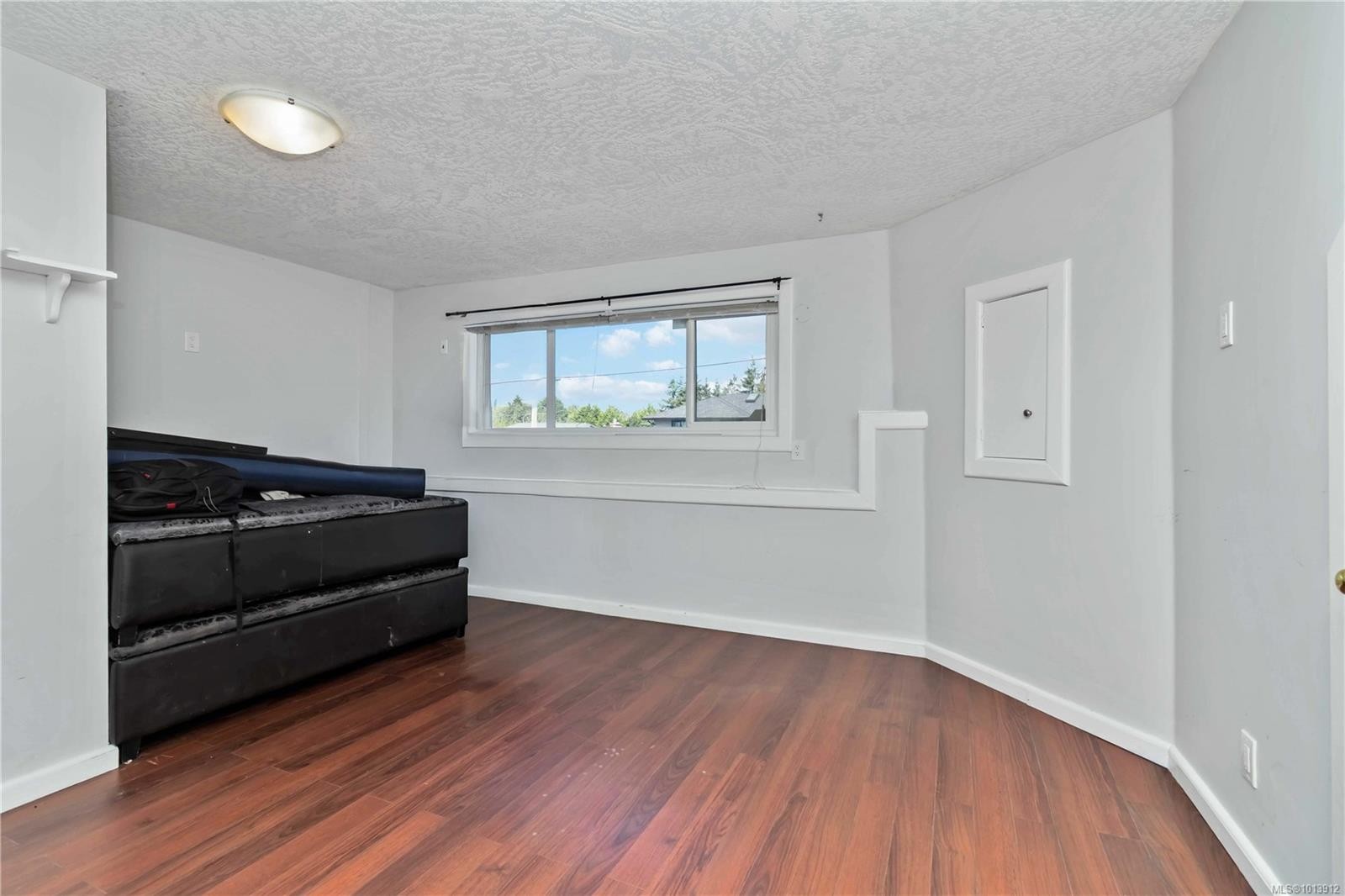 727 Chesterlea Rd, Saanich, BC