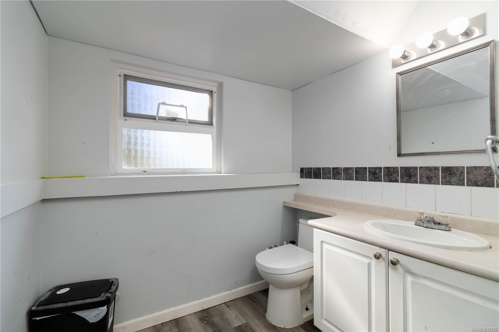 727 Chesterlea Rd, Saanich, BC