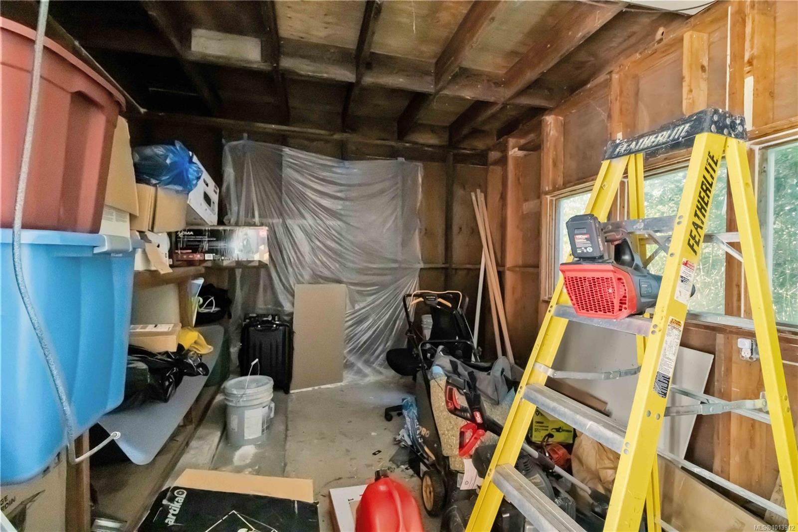 727 Chesterlea Rd, Saanich, BC