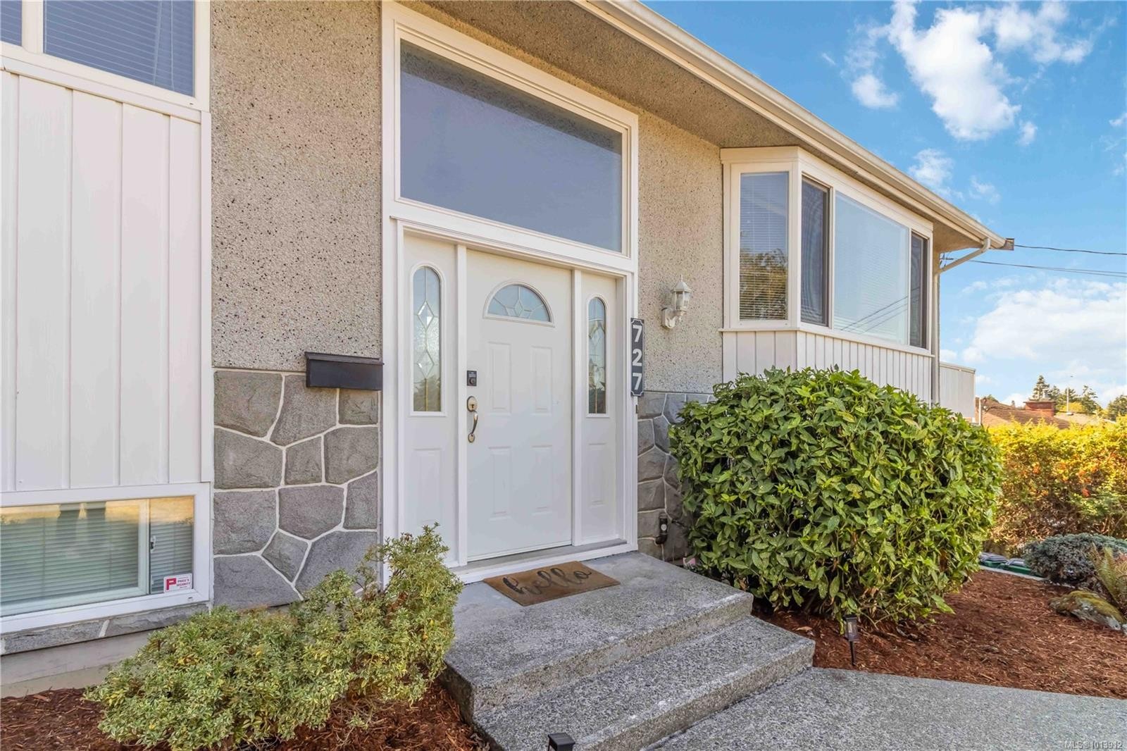 727 Chesterlea Rd, Saanich, BC