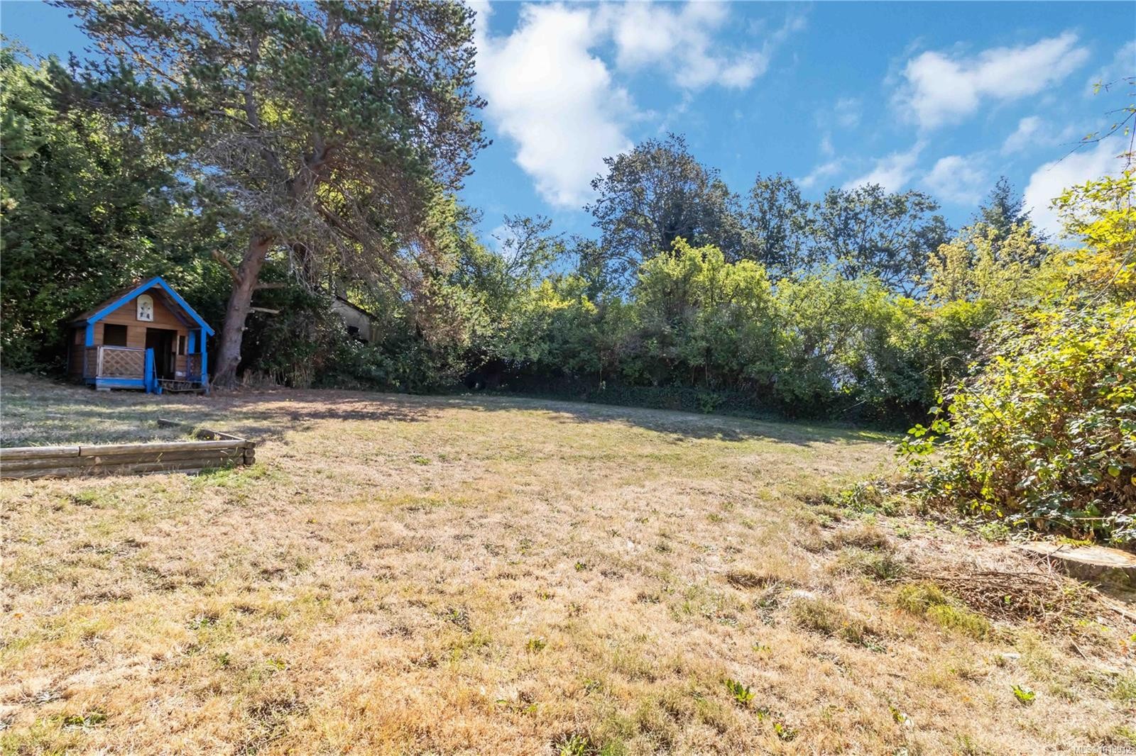 727 Chesterlea Rd, Saanich, BC