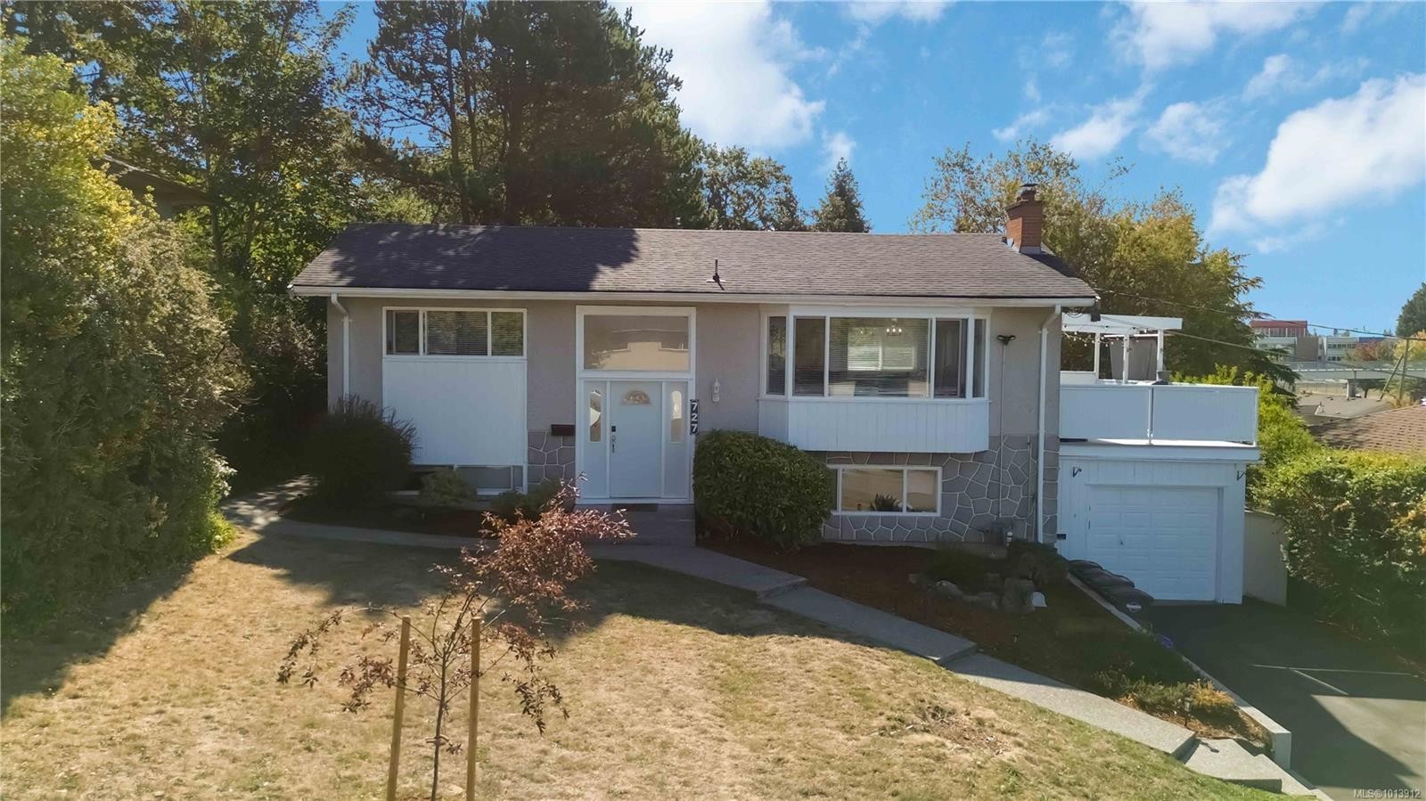 727 Chesterlea Rd, Saanich, BC