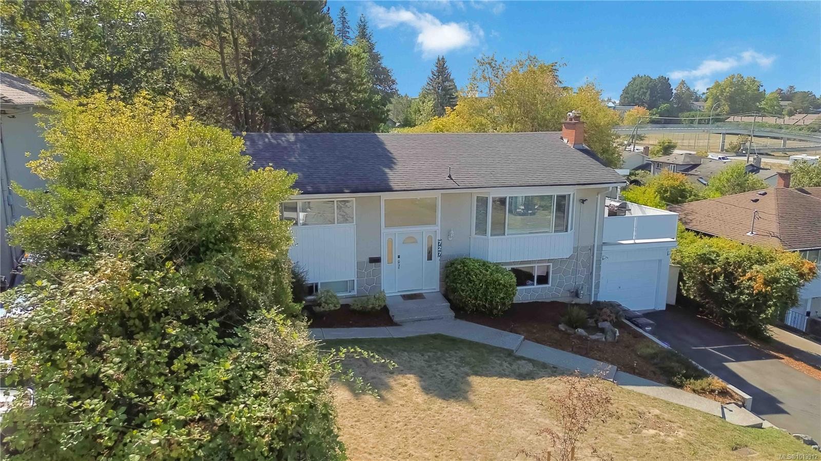727 Chesterlea Rd, Saanich, BC