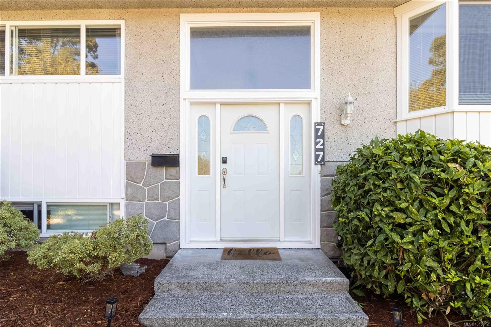 727 Chesterlea Rd, Saanich, BC