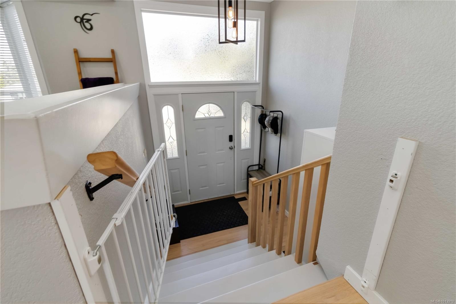 727 Chesterlea Rd, Saanich, BC