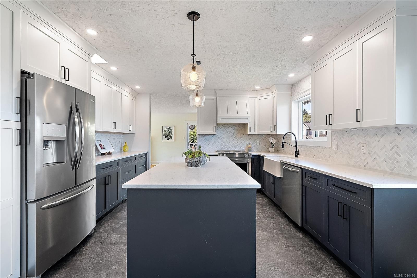 1290 Lidgate Crt, Saanich, BC